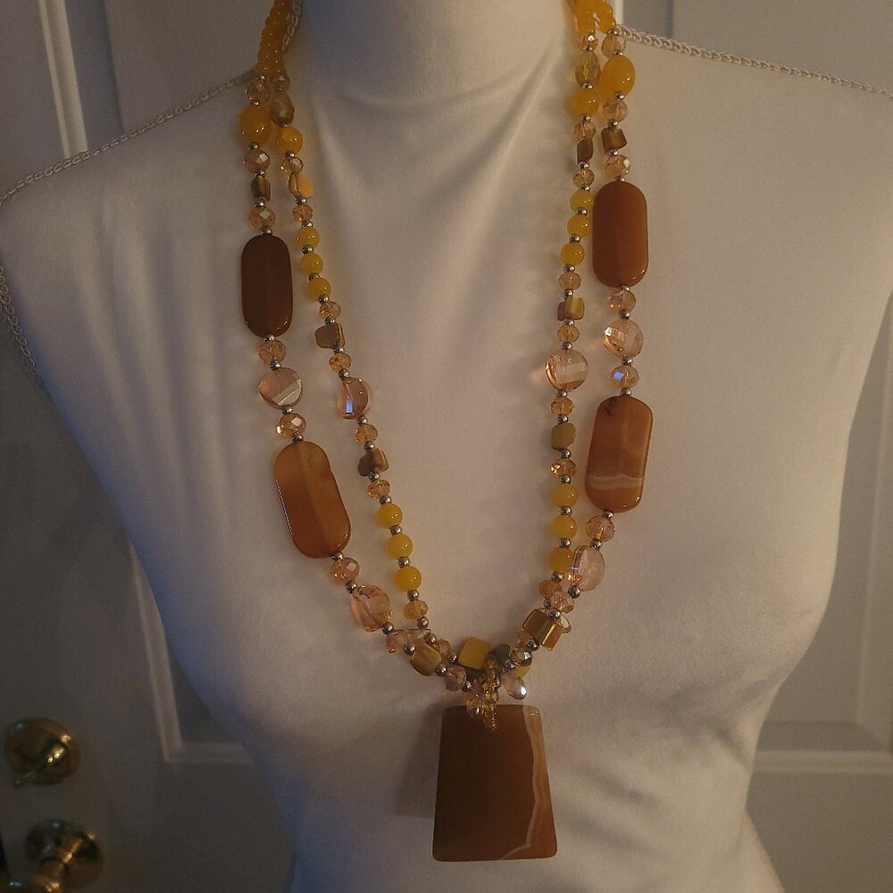 Gorgeous Designer Necklace in Honey Agate